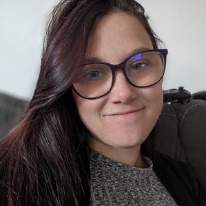 Meet your Posher, Cynthia